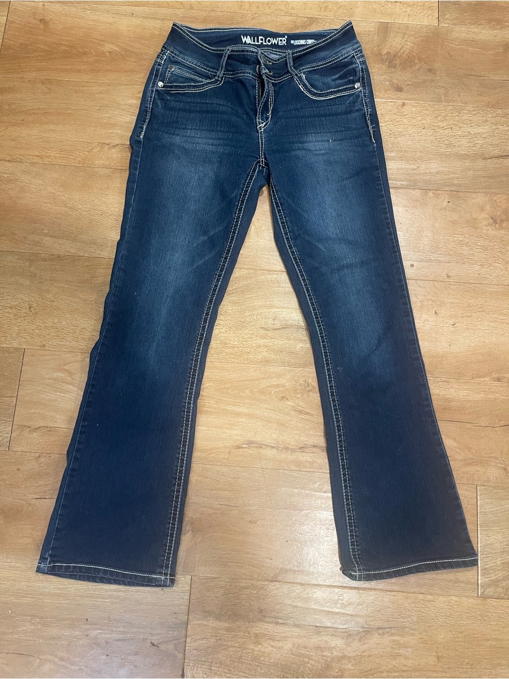 WallFlower Luscious Curvy Fit Bootcut Jeans Womens Medium Wash Stretch - Picture 4 of 6